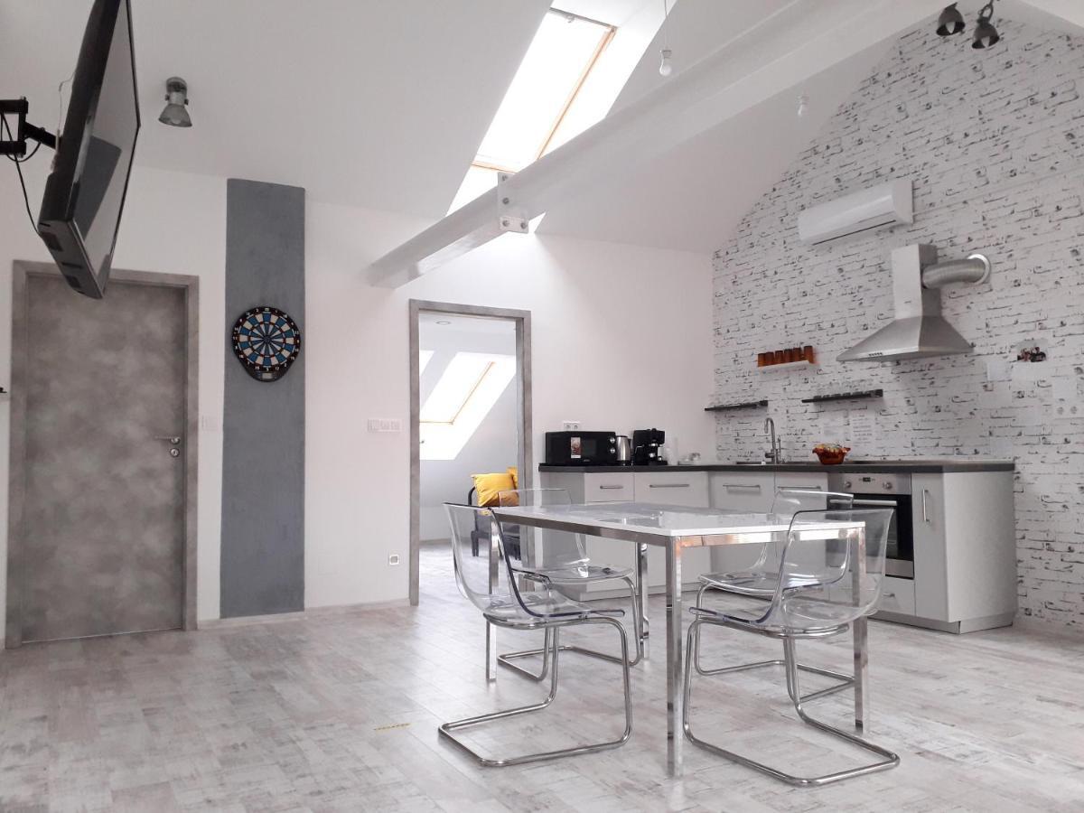 8x8 Tetőtér Apartman Szeged Exterior foto